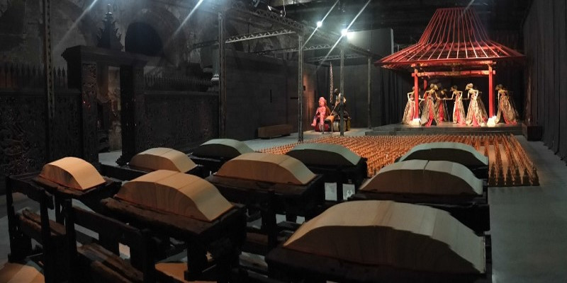 The return of the Indonesian Pavilion, titled “Sakti”, at the Venice Biennale 2013 after an absence of 8 years. Featuring works by participating artists, Albert Yonathan Setyawan, Entang Wiharso, Titarubi, Eko Nugroho.